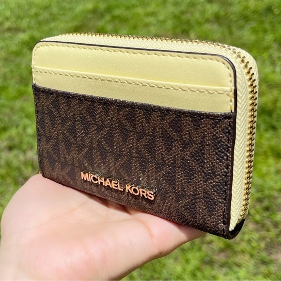 NWT Michael Kors Small Zip Wallet - Picture 2 of 6